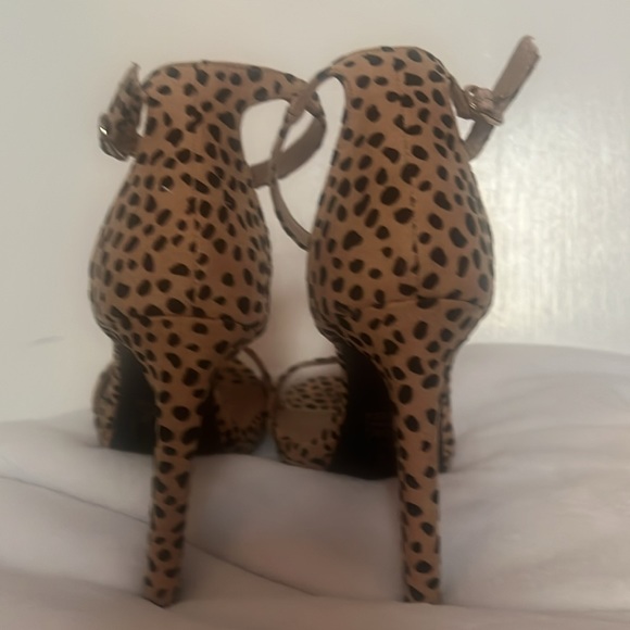 Precious animal print heels. Excellent condition. - Picture 2 of 5